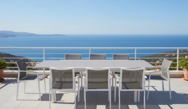 Muebles de jardín, sillas y mesas en aluminio blanco
