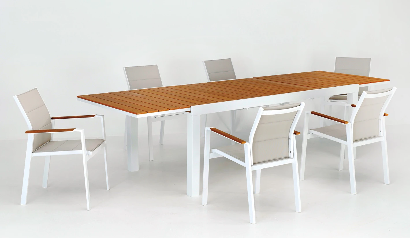 Conjunto de mesa y sillas polywood para jardín