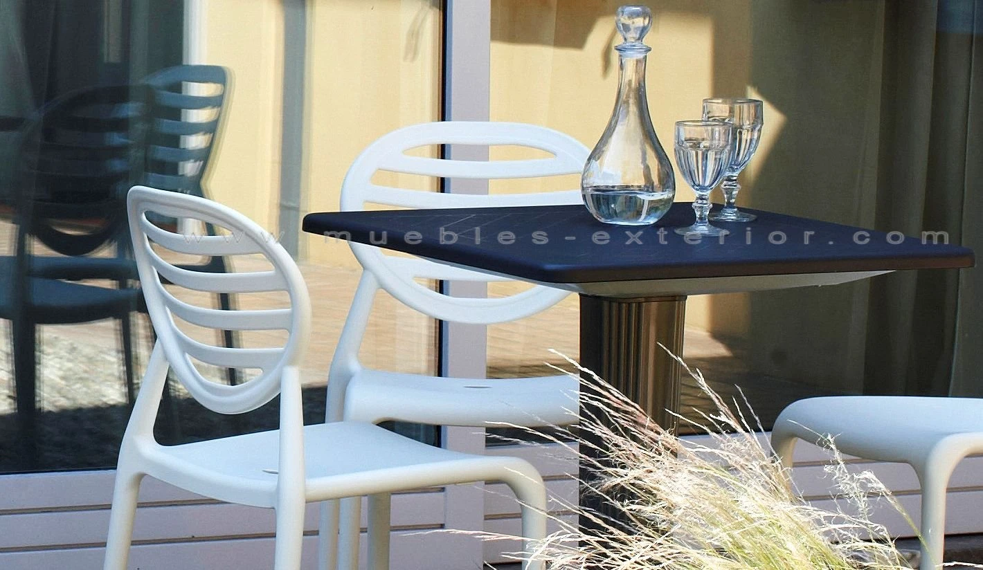 ✓ Mesa y sillas de resina para exterior - ®
